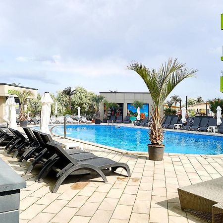 Vibe Apartment- Spa N Pools Beach Resort Năvodari Exterior foto